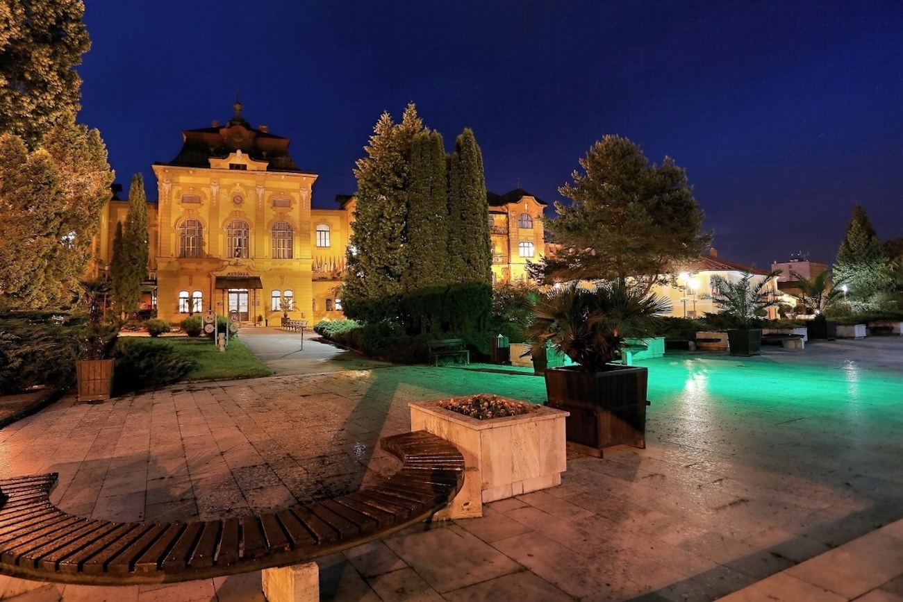 Kúpeľný park s minerálnymi prameňmi